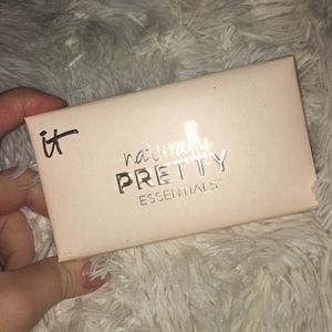 IT cosmetics essentials (price lowered)